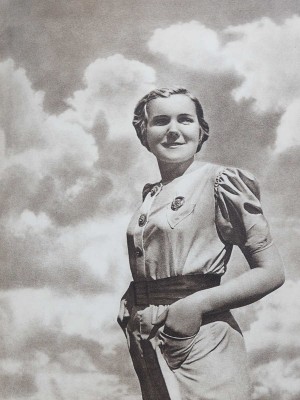 [Советская женщина] Soviet women. [Фотоальбом]. М.-Л.: State art publishers, 1939.